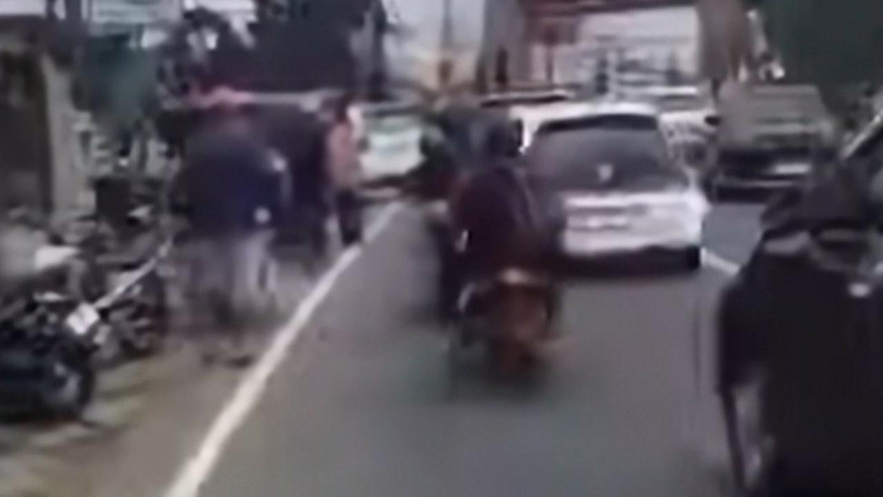 Bukan Menangkap, Polisi di Bali Malah Ditangkap Warga Usai Jambret Kalung Emas Pedagang