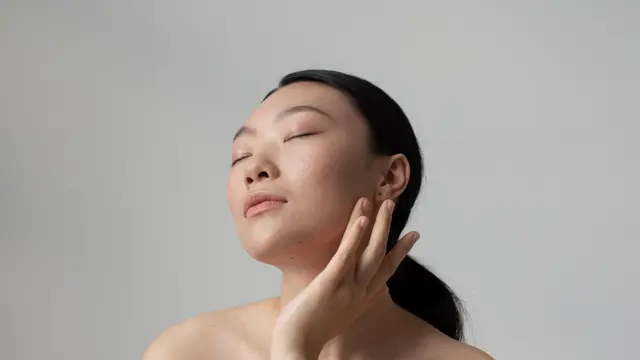 7 Cara Mengatasi Wajah Selalu Berminyak di Sore Hari, Biar Tetap Segar Sepanjang Hari