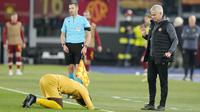 Jose Mourinho dan pasukannya sukses memastikan satu tempat di babak semifinal Liga Conference usai melumat Bodo/Glimt di leg kedua perempat final dengan skor 4-0. (AP/Alessandra Tarantino)