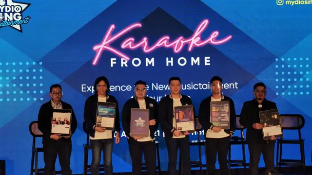 Boy William bersama dengan Once Mekel saat peresmian Mydio Sing, aplikasi karaoke di rumah