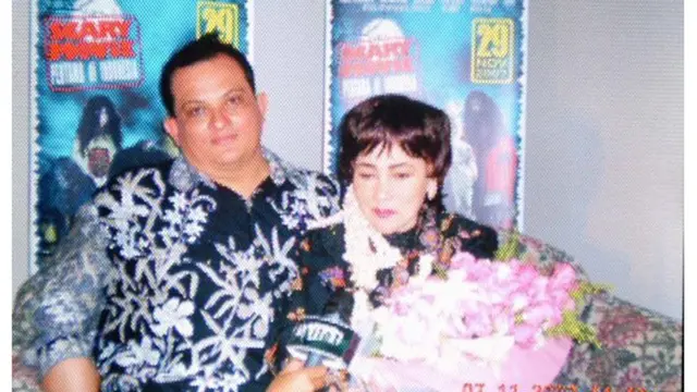 10 Artis Ini Nikahi Brondong