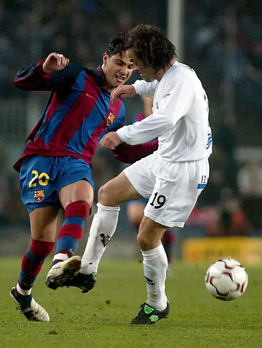 Ricardo Quaresma didatangkan Barcelona dari Sporting CP tahun 2003. Hanya bermain 22 kali dan dilanda cedera, Quaresma akhirnya meninggalkan Barca di akhir musim 2003/2004. (AFP/Cesar Rangel)
