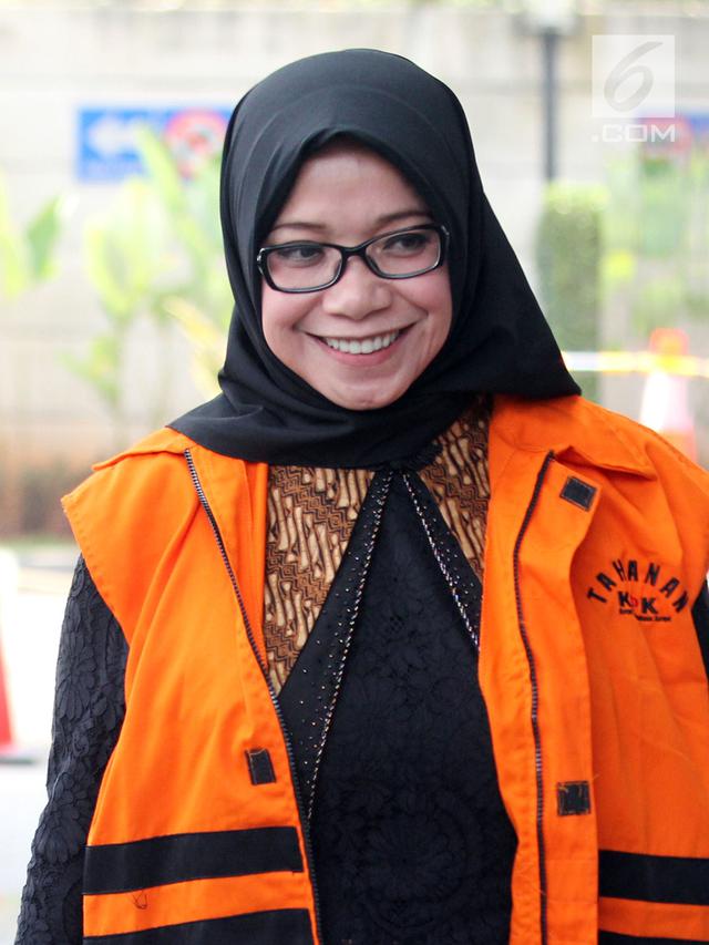 Kembali Diperiksa KPK, Eni Saragih Senyum-Senyum