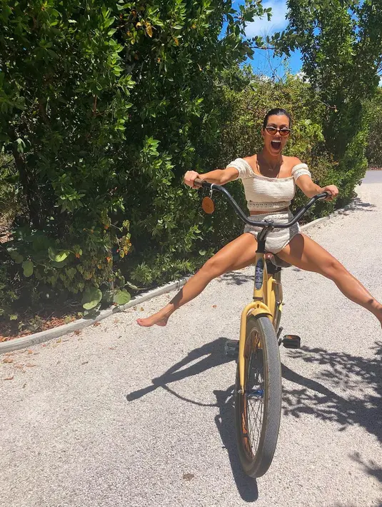 Seperti yang sudah diketahui, Kourtney Kardashian pasti mengamati gerak-gerik dan berita ayah dari anak-anaknya tersebut. (instagram/kourtneykardash)