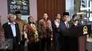 Ketua DPR, Ade Komaruddin menggelar Konferensi Pers terkait hasil Rapat Pimpinan Fraksi, Jakarta, Senin (18/1/2016). Pimpinan Fraksi sepakat mengurangi masa reses dari sebulan menjadi dua pekan untuk meningkatkan kinerja (Liputan6.com/Johan Tallo)