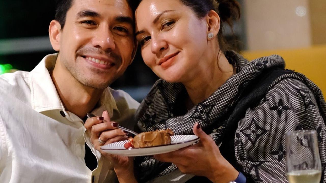 Cinta yang Bertahan 18 Tahun, Potret Manis Donna Agnesia dan Darius Sinathrya