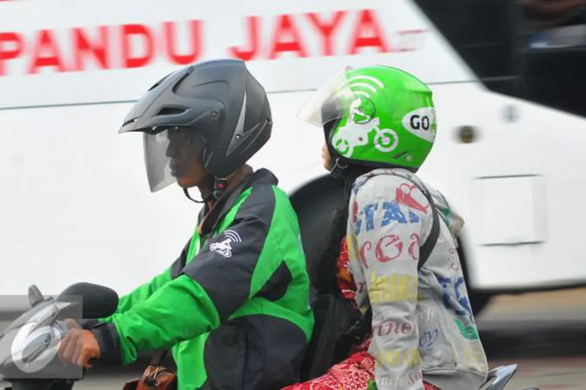 Solidaritas, Ojek Online Lempar Batu ke Demo Taksi