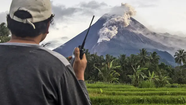 Gunung Merapi Erupsi, Warga Sleman Diungsikan