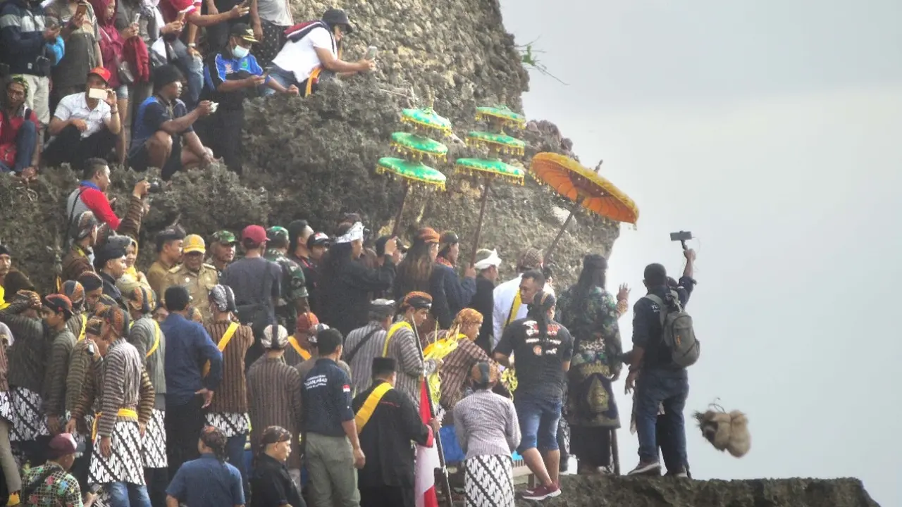 Tradisi Adat Labuhan Malang/Foto: donomulyo.malangkab.go.id
