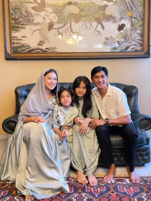 Seleb lebaran bareng mantan suami
