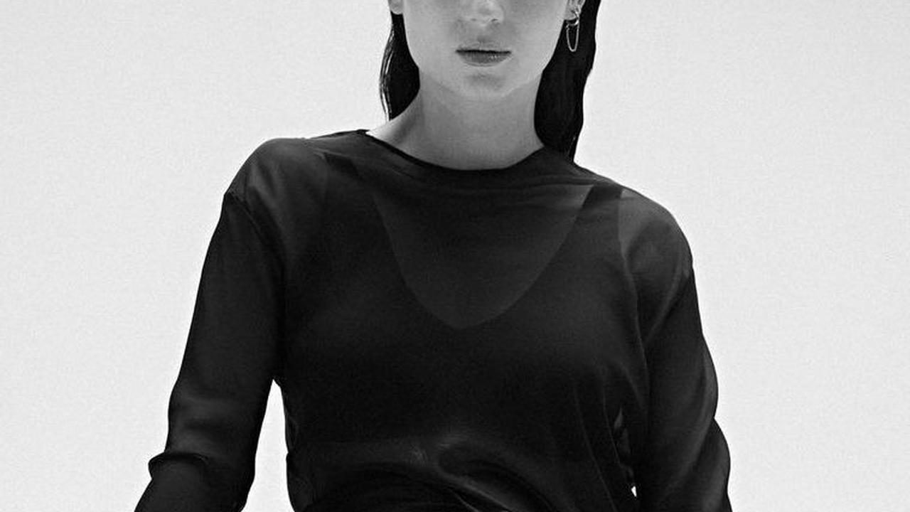 Kebahagian tengah dirasakan oleh artis cantik Julie Estelle karena akan melahirkan anak pertamanya dalam waktu dekat. Tak ingin momen tersebut berlalu begitu saja, Julie pun mendokumentasikan potret kehamilannya dalam sebuah maternity shoot.