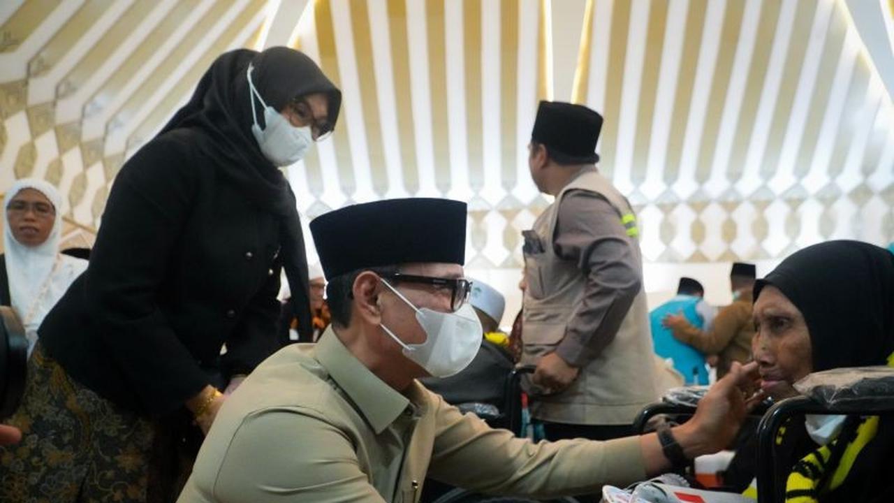Wali Kota Mataram Sambut 392 Haji Mataram Kloter 5, Apresiasi Kedisiplinan Jamaah