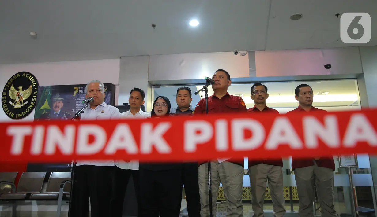 Ketiga hakim tersebut yang memberi vonis bebas pada terdakwa kasus pembunuhan Dini Sera Afriyanti, Gregorius Ronald Tannur. (Liputan6.com/Angga Yuniar)