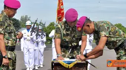 Citizen6, Surabaya: Kolonel Marinir M. Hari telah menempati jabatan baru sebagai Komandan Pangkalan Korps Marinir Surabaya sedangkan Kolonel Marinir Nuri Andrianis Djatmika sebelumnya Komandan Pangkalan TNI AL Malang. (Pengirim: Budi Abdillah)