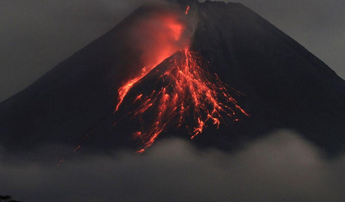 Agus menambahkan sejak pukul 21.07 WIB terjadi hujan di puncak Gunung Merapi.&nbsp;<br>
