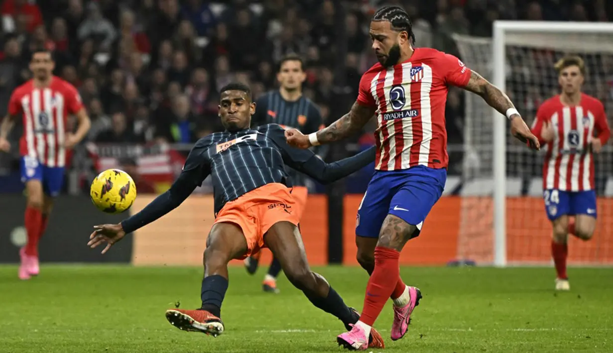 Kemenangan Atletico Madrid atas Valencia sukses membuat Los Colchoneros menggeser Barcelona dari posisi ketiga klasemen LaLiga. (JAVIER SORIANO/AFP)