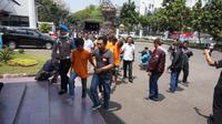 Para tersangka pengeroyokan Suporter Persija. (Liputan6.com/Huyogo Simbolon)