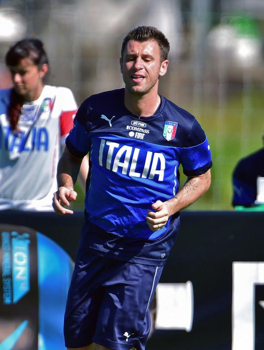 5. Antonio Cassano - Pemain yang sepat dicap sebagai masa depan timnas Italia saat tampil brilian bersama Bari FC di Liga Italia Serie A. Diboyong AS Roma merupakan puncak karir pemain pendek tersebut. (AFP/Giuseppe Cacace)