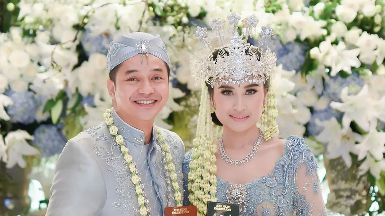 [Fimela] Angbeen Rishi dan Adly Fairuz