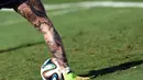 Kaki penuh tato milik Raul Meireles dari Portugal (18/06/2014) (AFP Photo/Jewel Samad)