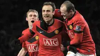 Manchester United sukses meminang Dimitar Berbatov pada hari terakhir bursa transfer 2008, mengalahkan sang rival sekota, Manchester City. Di Old Trafford, Berbatov mampu tampil apik dengan memenangkan Piala Dunia Antarklub FIFA, Liga Inggris, dan Piala EFL. (AFP/Andrew Yates)