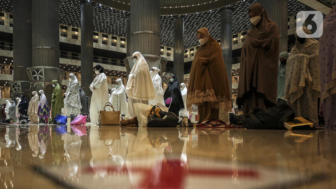 FOTO: Pelaksanaan Salat Tarawih Pertama di Masjid Istiqlal