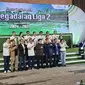 Ketua Umum PSSI Erick Thohir, Dirut PT LIB Ferry Paulus, dan Dirut Pengadaian Damar Latri Setiawan pada kick-off Liga 2 2024/2025, Selasa (3/9/2024). (Liputan6.com/Thomas)