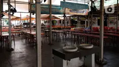 Suasana sepi dari para pengunjung di kantin Lengang Jakarta,  Rabu (15/4/2020). Gubernur DKI Jakarta Anies Baswedan mengumumkan penutupan sementara destinasi wisata yang dikelola pemprov DKI salah satunya Monas. (Liputan6.com/Johan Tallo)