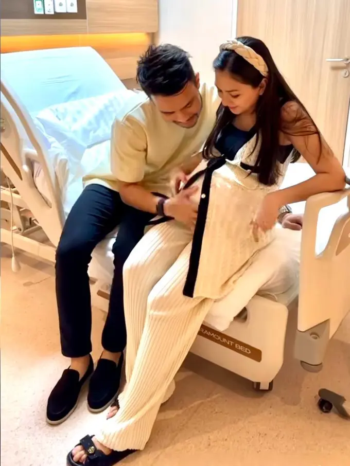 6 Gaya Jessica Mila di Detik-detik  Kelahiran Anak Pertama, Bumil Makin Glowing dengan Outfit Monokrom