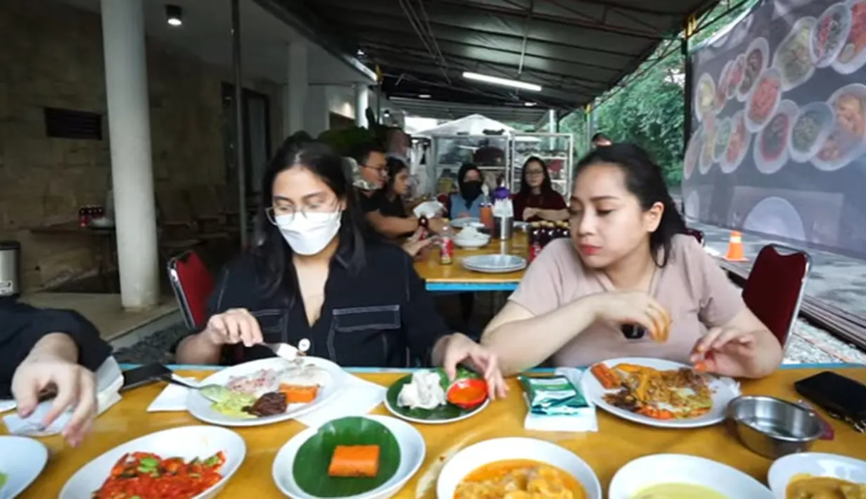 Nagita Slavina Borong Nasi padang (Youtube/Rans Entertainment)