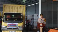 Kapolres Garut AKBP Mochamad Fajar Gemilang dalam sambutan di sela-sela pelepasan pendistribusian logistik pilkada serentak 2024. (Liputan6.com/Jayadi Supriadin)
