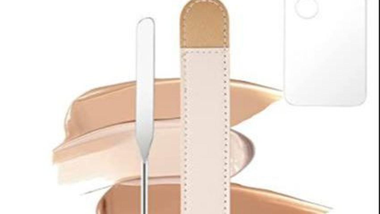 2. Apply foundation dengan spatula
