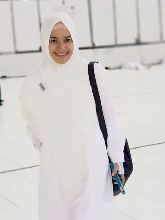 Ikke Nurjanah mengaku ia sempat membuka hijab karena pekerjaan. Ia pun ditegur banyak orang termasuk orangtuanya. (Foto: instagram.com/ikkenurjanah0518)