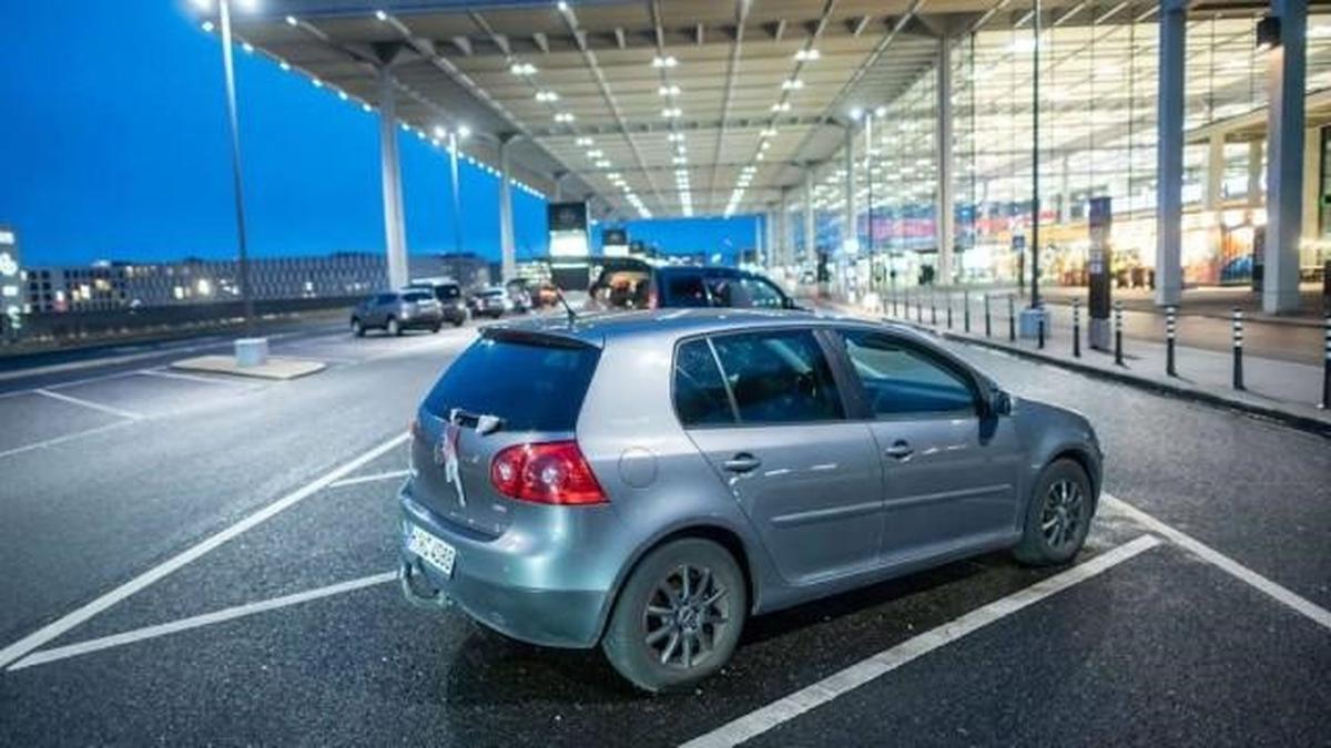 Viral! Biaya Parkir Bandara Tembus Rp 3 Miliar, Pilih Bayar atau Relakan Mobil?