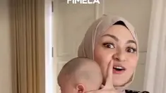 Memiliki rumah impian dari hasil kerja keras sendiri merupakan keinginan banyak orang. Begitu juga dengan Nathalie Holscher yang mengaku bahagia bisa mewujudkan salah satu mimpi lamanya.

Lewat unggahan video di channel YouTube-nya, Nathalie Holsch...