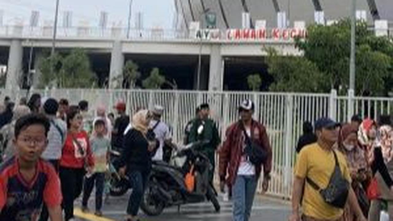 Massa pendukung Anies-Cak Imin Mulai Berdatangan ke JIS, Rela Kamping di Pinggir Jalan
