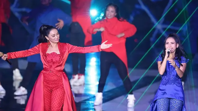 [Bintang] Zaskia Gotik dan Ayu Ting Ting