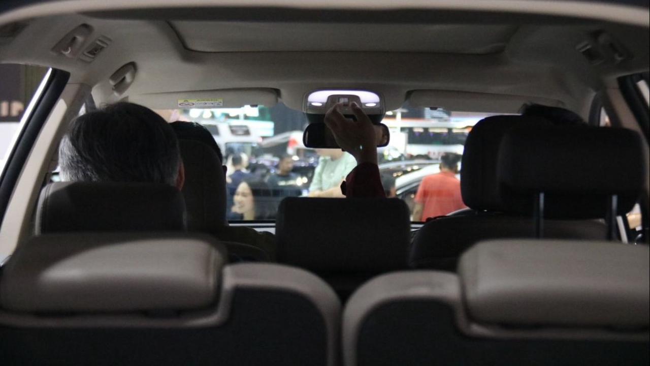Seperti Kilauan Cahaya di Pasar Mobil Listrik Indonesia