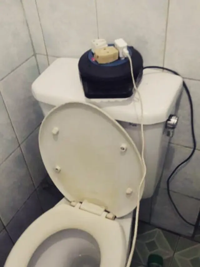 Orang Indonesia Itu Kelewat Kreatif, 6 Foto Toilet Ini Buktinya