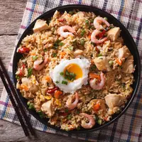 Ilustrasi nasi goreng seafood/copyright shutterstock/AS Foodstudio