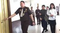 Adik dan kakak angkat hadiri sidang PK Ahok di PN Jakarta Utara, Senin (26/2/2018). (Liputan6.com/Muhammad Radityo Priyasmoro)