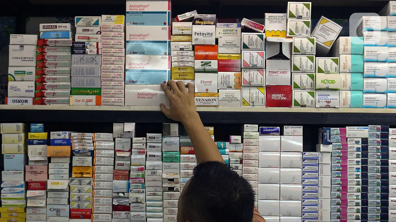 Pedagang obat di Pasar Pramuka