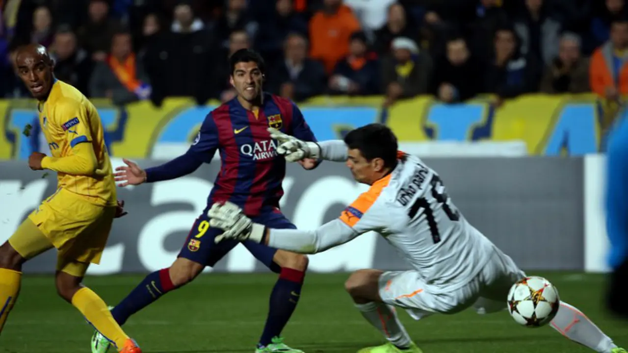 Luis Suarez saat cetak gol pertama untuk Barcelona