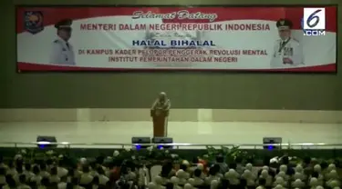 Menteri Dalam Negeri (Mendagri) Tjahjo Kumolo meminta agar Pegawai Negeri Sipil (PNS) yang aktif di HTI untuk mengundurkan diri.