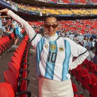 Intip tampilan Jennifer Bachdim nonton Piala Dunia 2026 (@jenniferbachdim)