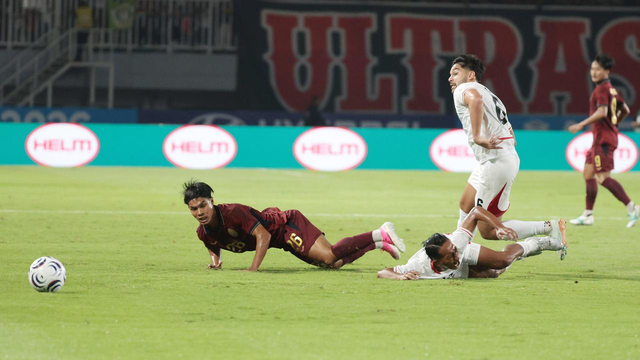 Mitchell Baker Antar Timnas Tekuk Kamboja 5-1