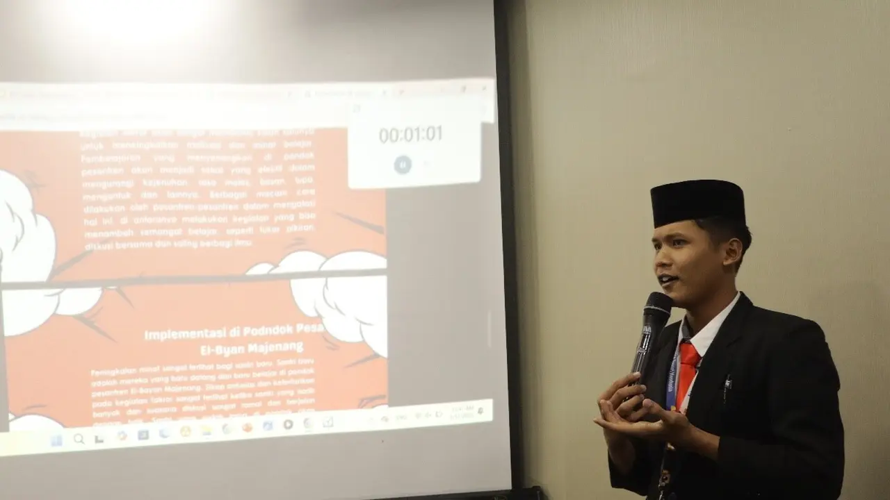 Siswa MA El Bayan saat presentasi di Konferensi Internasional Santri Mendunia di Thailand. (Dok. MA El Bayan)