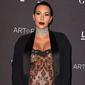 Kim Kadarshian, biar hamil tetap tampil seksi (sumber. Cosmopolitan.com)