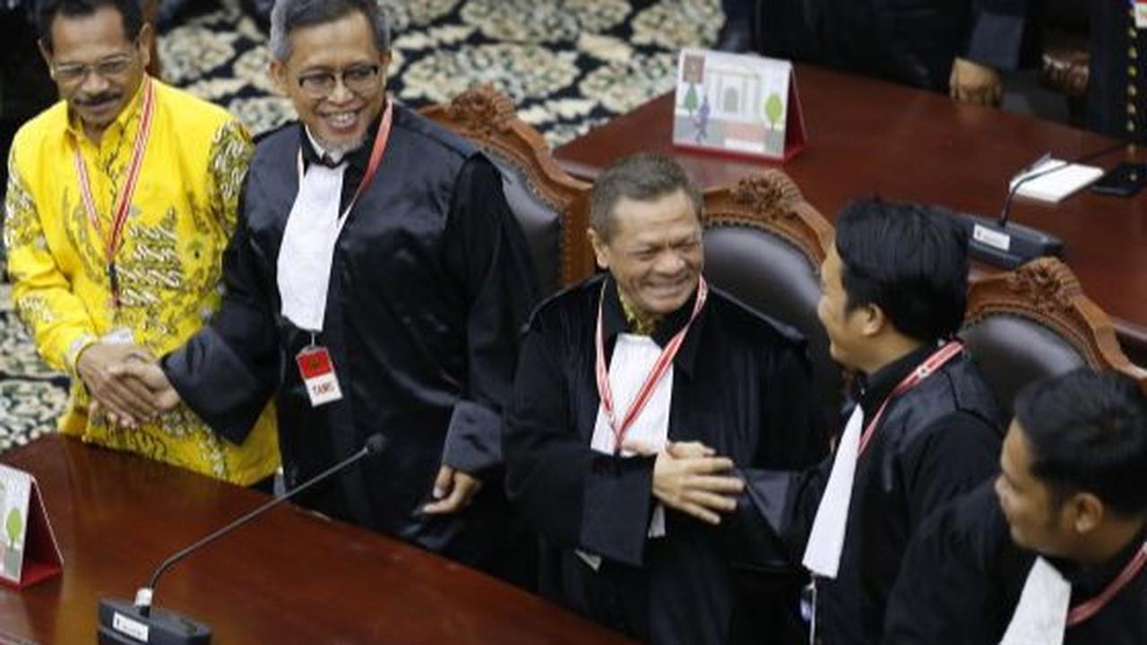 Selain itu, sistem proporsional terbuka juga dinilai lebih dekat dengan yang diinginkan oleh UUD 1945. Walaupun dalam pelaksanaannya masih tetap ada kekurangan. Sebab tidak ada sistem yang sempurna.