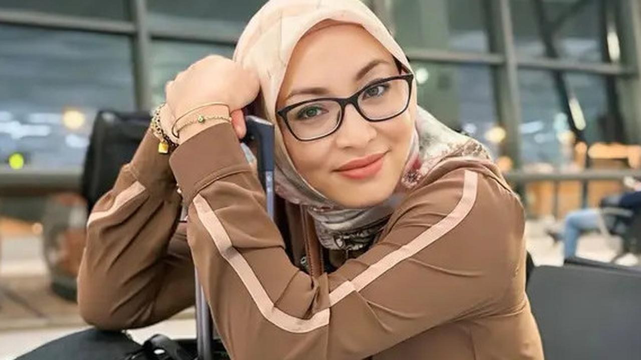 Cantik dan Menawan, Potret Angelina Sondakh di Bandara yang Memadukan Kesan Feminin dan Profesional